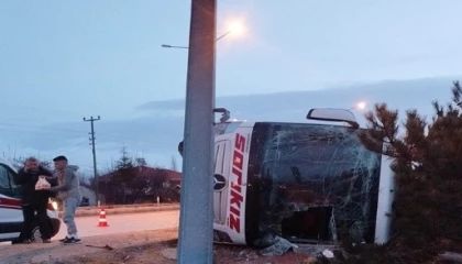Burdurda yolcu otobüsü devrildi: 12 yaralı