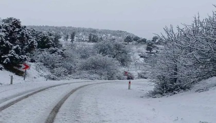 Burdurun yüksek kesimlerinde kar yağışı etkili oldu