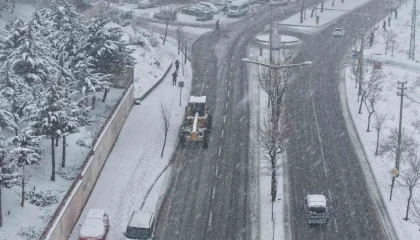 Büyükşehirden kar yağışı sonrası arterlere anında müdahale