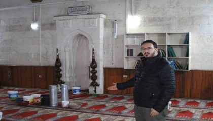 Çatısı akan 201 yıllık camide kovalı önlem