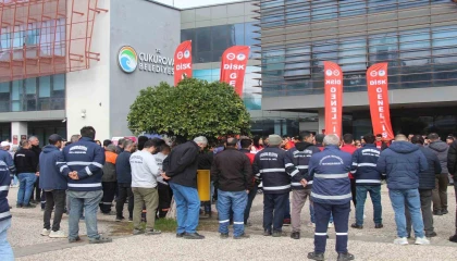 Çukurova Belediyesinde kriz: İşçiler alacakları için eylem yaptı