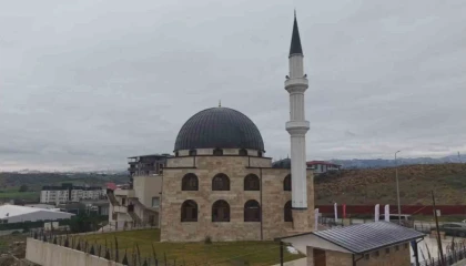 Deprem sonrası inşa edilen 118. cami olan ‘Gazze Şehitleri Camii ibadete açıldı