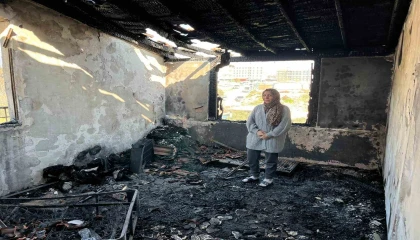 Depremde eşini ve evladını kaybeden kadın, ikinci kez felaketi yaşadığı yangında tüm birikimini ve yuvasını kaybetti