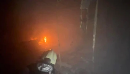 Depremde evi yıkılan aile yangınla ikinci kez yuvasız kaldı