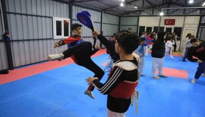 Hataylı Ahmet, milli formayla çıktığı turnuvada Türk bayrağını göndere çektirdi