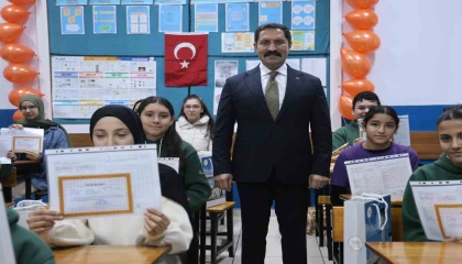 Depremin ardından 224 yeni okulun inşa edildiği Hatayda 374 bin öğrenci karne heyecanı yaşadı