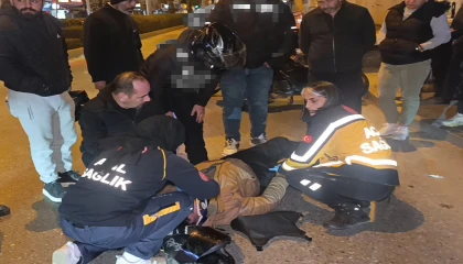 Dönüş yasağı olan yerden dönen otomobil motosikletle çarpıştı: 1 yaralı