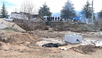 Eğirdirden gelen içme suyu borusundaki patlak ekiplerce giderildi