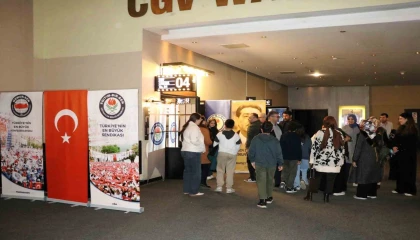 Eğitim-Bir-Sen Adana Şubesi sinema etkinliğinde buluştu