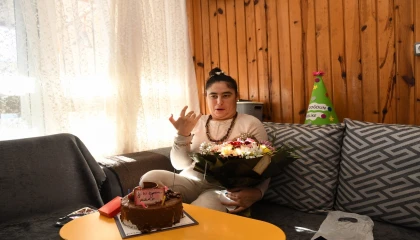 Engelli gencin yüzünü güldüren doğum günü sürprizi