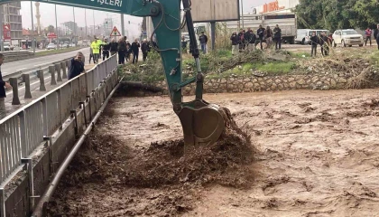 Erdemlide şiddetli yağış sele neden oldu