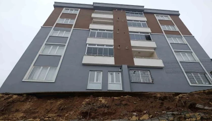 Ev sahibi, duvar çökmesini deprem zannetmiş