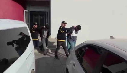 Farklı şehirlerden gelip sahte kimlikle Adanada kargo dolandırıcılığı yapmışlar: 2 tutuklama