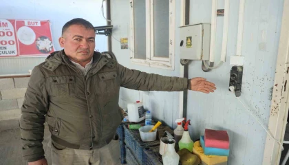 Film sahnelerini aratmayan görüntü: Motosikletle gelen maskeli 2 şahıs pompalı tüfeklerle iş yerini kurşunladı