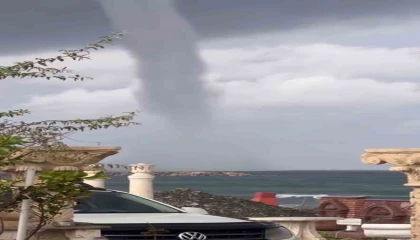 Hatayda denizde hortum oluştu