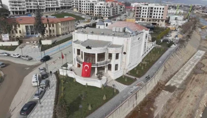 Tarihi meclis binası 200 fore kazık üzerine yeniden inşa edildi