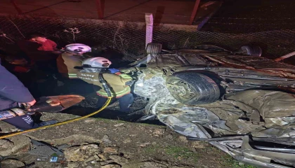 Hatayda otomobiller çarpıştı: 2 ölü, 3 yaralı