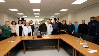 Hayata 14 yıldır başka bir yüzle bakıyor: Türkiyenin ilk yüz nakli, 14 yıl sonra yeni hayatının mimarlarıyla yeniden buluştu