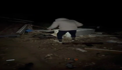 Hortumun savurduğu konteynerdeki yaralı adamın bulunduğu anların görüntüsü çıktı