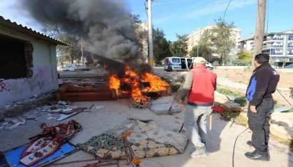 Hurdacının çevreyi kirletip Bu sefer bişeyler yapın talebine zabıtadan Vazifede merhamet yok cevabı
