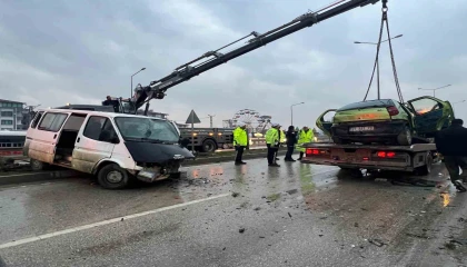 Hurdaya dönen otomobil öğretmene mezar oldu