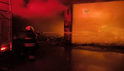 İskenderunda metruk bina yangını