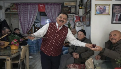 Ispartada bu çay ocağına stresli giren türkü söyleyerek çıkıyor