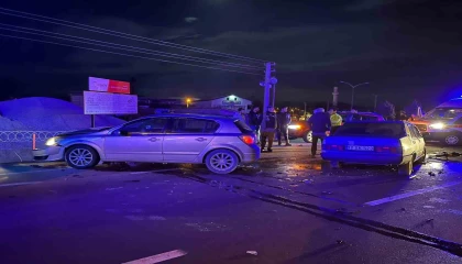 Ispartada çarpışan otomobillerin sürücüleri hafif yaralandı