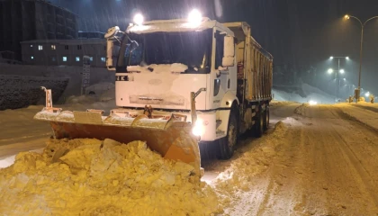 Kahramanmaraşta belediye ekiplerinin kar mesaisi