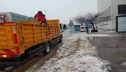 Kahramanmaraşta karla mücadele sürüyor