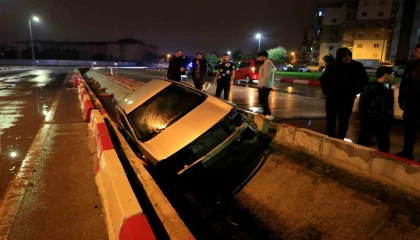 Kanala uçan otomobilin sürücüsü kazayı yara almadan atlattı