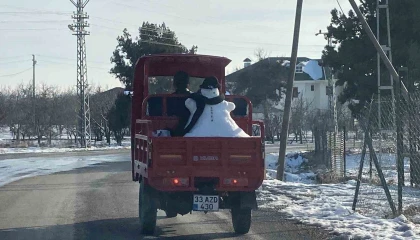 Kardan adam motosiklet kasasında yola çıktı