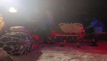 Karla kapanan yol açıldı, zehirlenen vatandaş kurtarıldı
