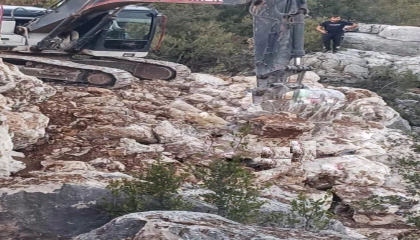 Kaya duvar yıkıldı, altında kalan genç hayatını kaybetti