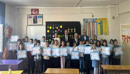 Kaymakamı Çelikkol çocukların karne sevincine ortak oldu