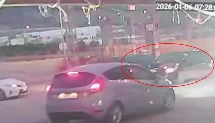 Kaza kavşağı haline gelen dönüşte yaşanan kaza kamerada