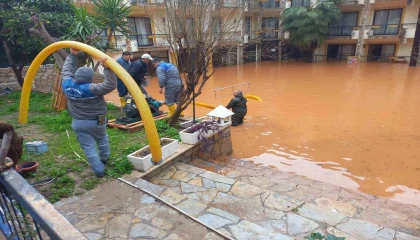 Kemerde sağanak sonrası temizlik çalışmaları devam ediyor