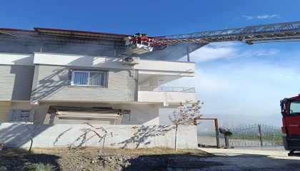 Kırıkhanda çatı yangını