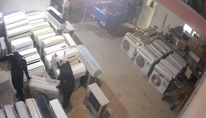 Klimayı çalarken önce kameraya, sonra polise yakalandılar