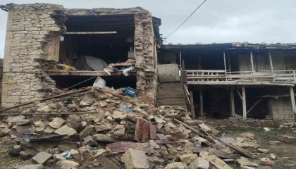 Komşusu adam öldü evi de yıkıldı dedi o anda ev çöktü