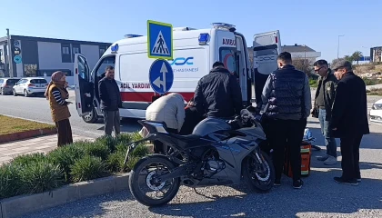 Manavgatta devrilen morosiklet sürücüsü yaralandı