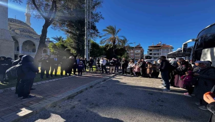 Manavgatta umre yolcuları dualarla kutsal topraklara uğurlandı