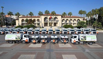 Mersin Büyükşehir Belediyesi, temizlik filosuna 22 yol süpürme aracı ekledi