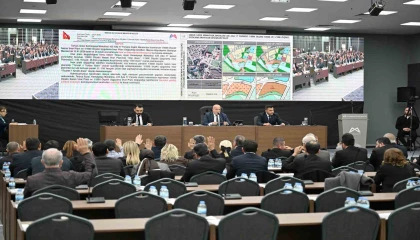 Mersin Büyükşehir Meclisinde 2,5 milyar TLlik borçlanma tartışıldı