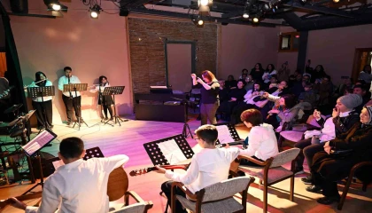 Mersinde çocuk kampüsü öğrencilerinden sanat şöleni