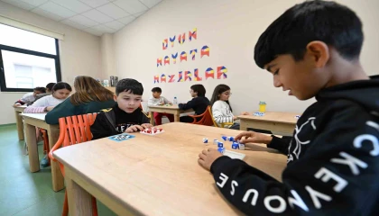 Mersinde çocuklar hem öğreniyor hem sosyalleşiyor