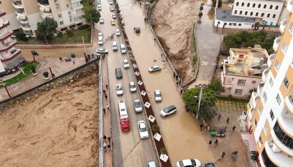 Mersinde ekipler sel mesaisinde