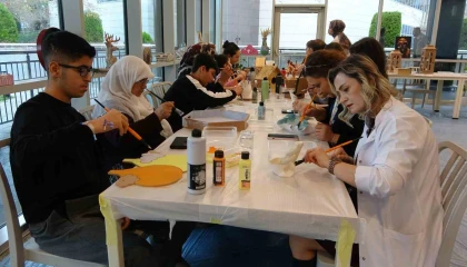 Mersinde hastalar ve sağlık çalışanları sanatta buluştu