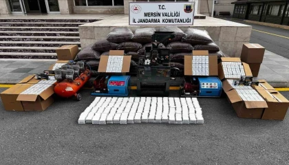Mersinde kaçak tütün ve makaron ele geçirildi