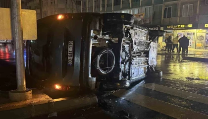 Mersinde trafik kazası : 2 yaralı